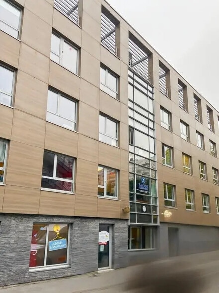 Bureau dans Clichy à louer - Photo de l’immeuble – Image 1 sur 8