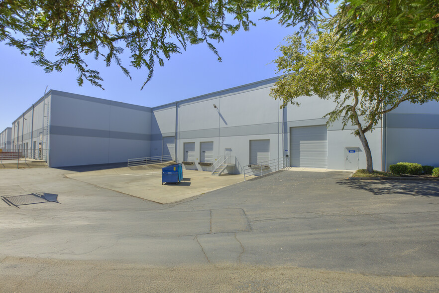 6750 S Longe St, Stockton, CA à louer - Photo de l’immeuble – Image 2 sur 3