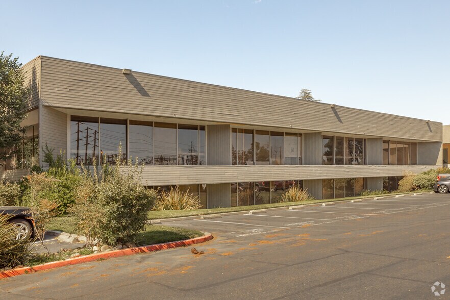 2020 Hurley Way, Sacramento, CA à louer - Photo de l’immeuble – Image 3 sur 5