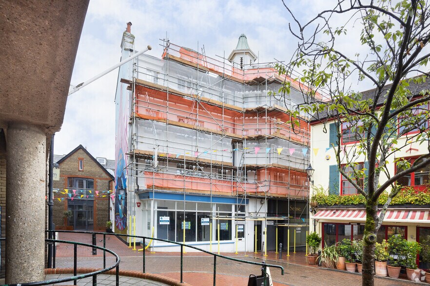 13 Brighton Pl, Brighton à louer - Photo principale – Image 1 sur 2