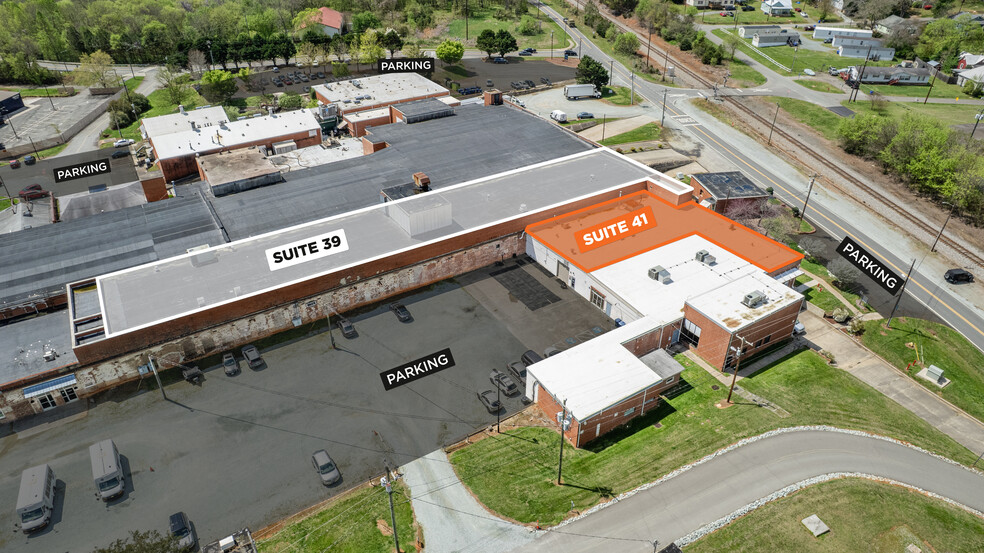 437 Dimmocks Mill Rd, Hillsborough, NC à louer - Photo de l’immeuble – Image 3 sur 3