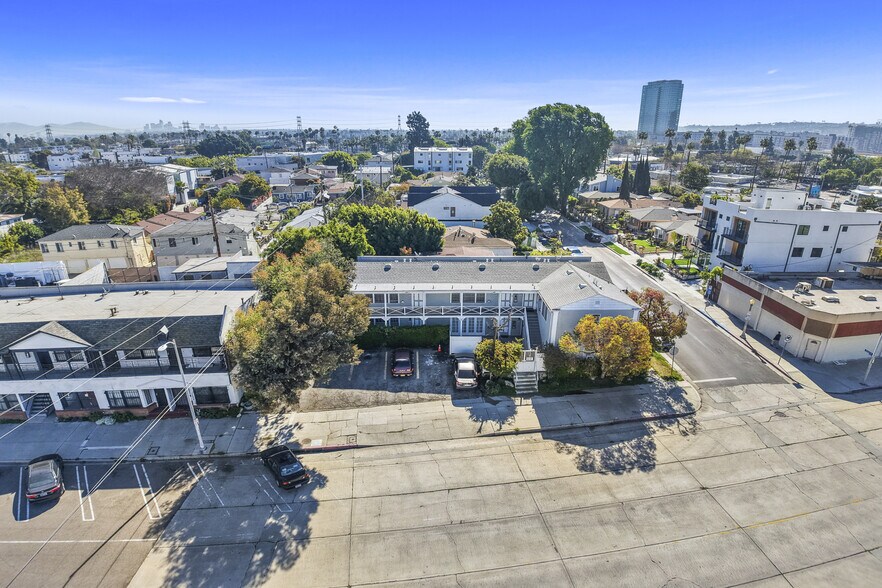 2662 1/2 La Cienega Ave, Los Angeles, CA à vendre - Photo principale – Image 1 sur 5