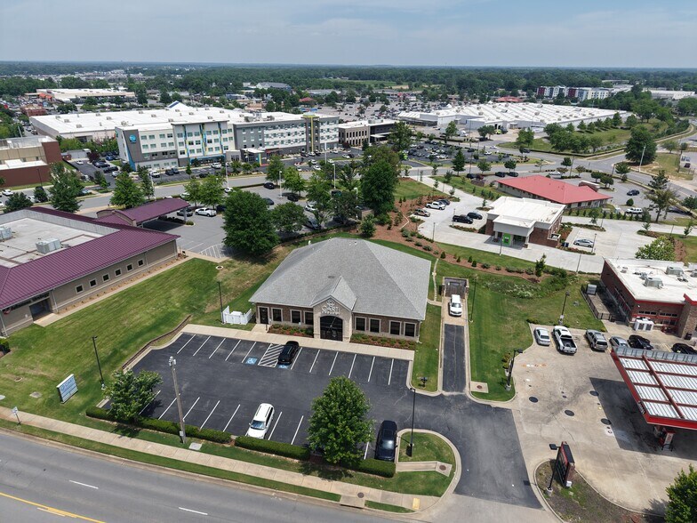 3320 Springhill Dr, North Little Rock, AR à vendre - Photo de l’immeuble – Image 2 sur 8