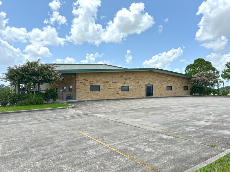 14427 Interdrive W, Houston, TX à louer - Photo de l’immeuble – Image 3 sur 19