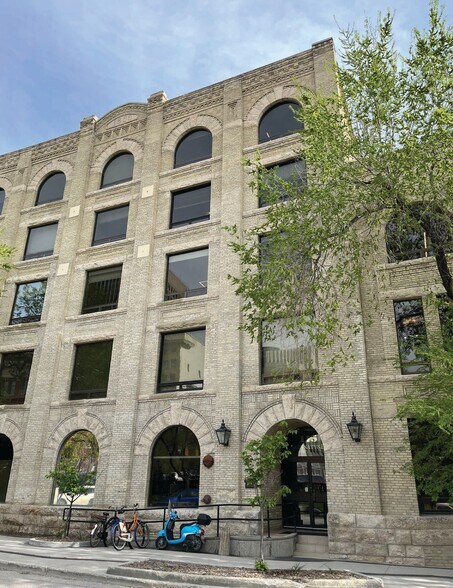 115 Bannatyne Ave, Winnipeg, MB à louer - Photo de l’immeuble – Image 2 sur 18