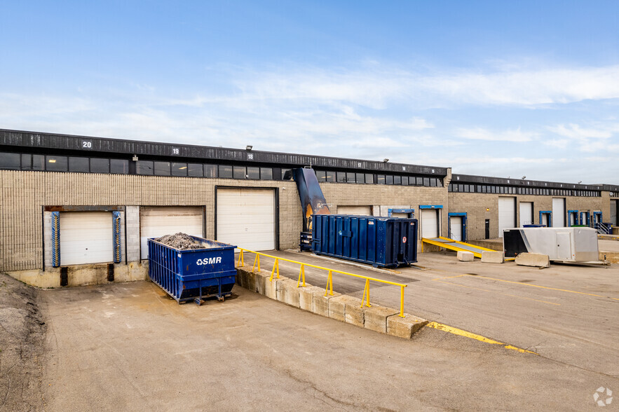 26 Boul Hymus, Pointe-claire, QC à louer - Photo de l’immeuble – Image 3 sur 4