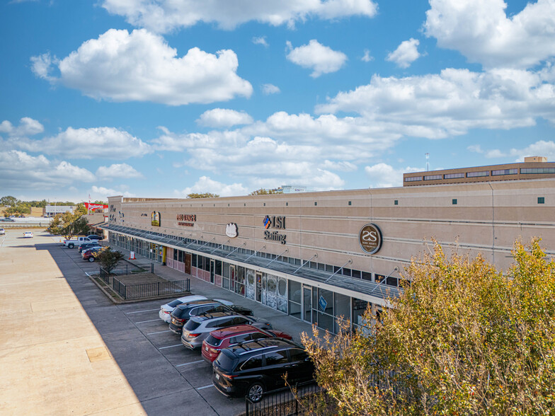 13167 Northwest Fwy, Houston, TX à louer - Photo de l’immeuble – Image 3 sur 12