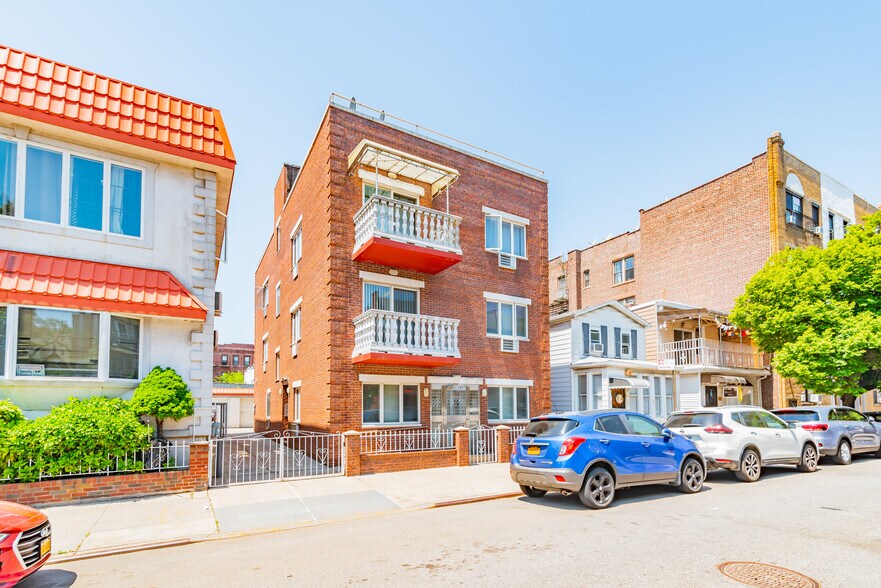 43-26 53rd St, Woodside, NY à vendre - Photo de l’immeuble – Image 2 sur 38