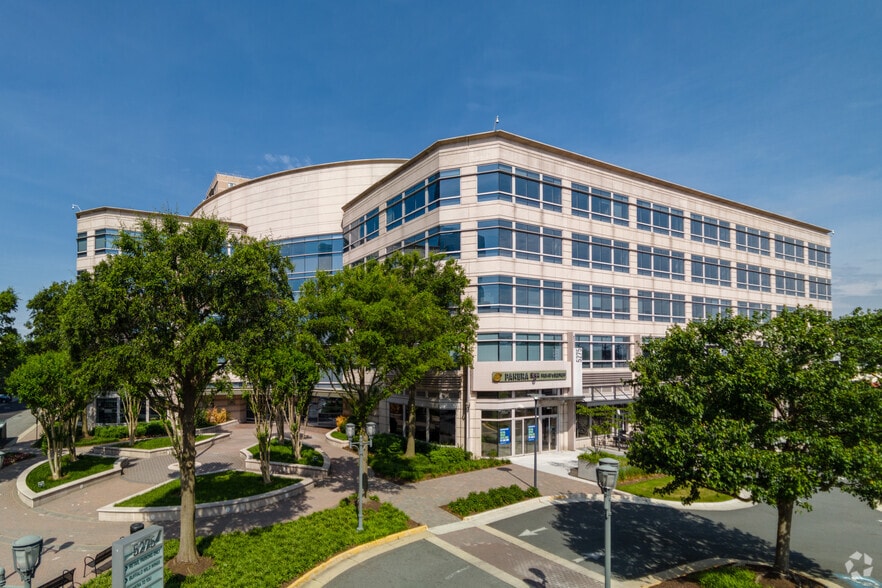 5275 Leesburg Pike, Falls Church, VA à louer - Photo de l’immeuble – Image 2 sur 12