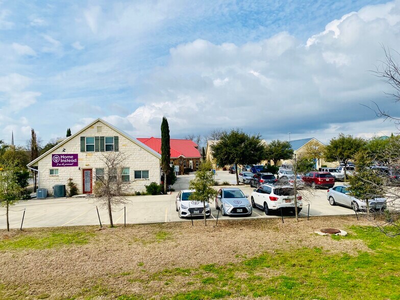 910 Gruene Rd, New Braunfels, TX à louer - Photo de l’immeuble – Image 3 sur 31