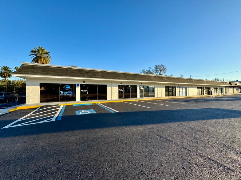 4257 W Kennedy Blvd, Tampa, FL à louer - Photo de l’immeuble – Image 2 sur 9