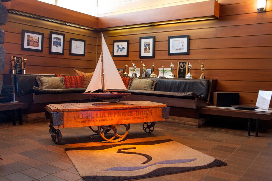 1433 Northside Blvd, South Bend, IN à vendre - Photo de l’immeuble – Image 3 sur 11