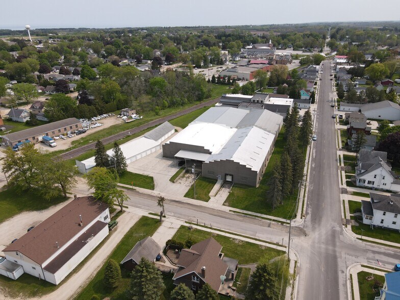 217 N 10th St, Oostburg, WI à louer - Photo de l’immeuble – Image 2 sur 3