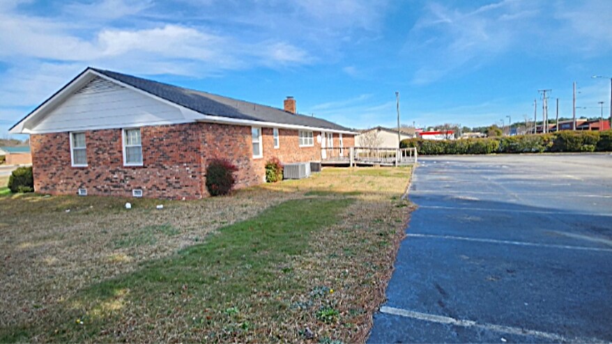 7117 Raeford Rd, Fayetteville, NC à louer - Photo de l’immeuble – Image 2 sur 35