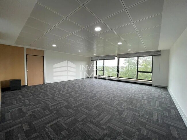 Plus de détails pour 52 Boulevard De L'Yerres, Évry-Courcouronnes - Bureau à vendre