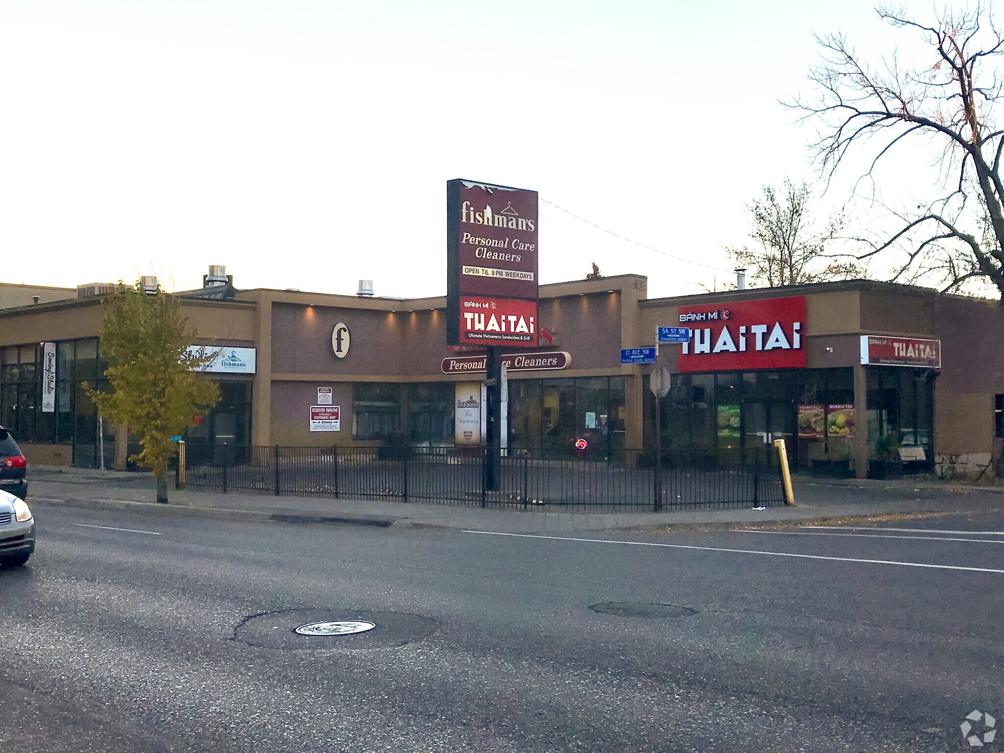 615 17 Ave SW, Calgary, AB à louer Photo de l’immeuble– Image 1 sur 2