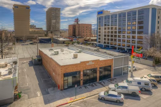 214 W Commercial Row, Reno, NV à louer Photo principale– Image 1 sur 2