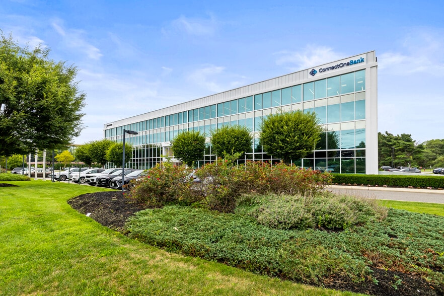 275 Broadhollow Rd, Melville, NY à louer - Photo de l’immeuble – Image 1 sur 19