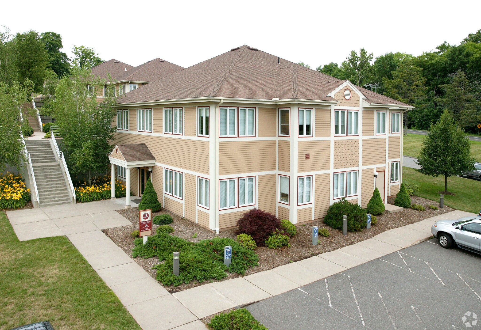 1224 Mill St, East Berlin, CT à louer Photo principale– Image 1 sur 16