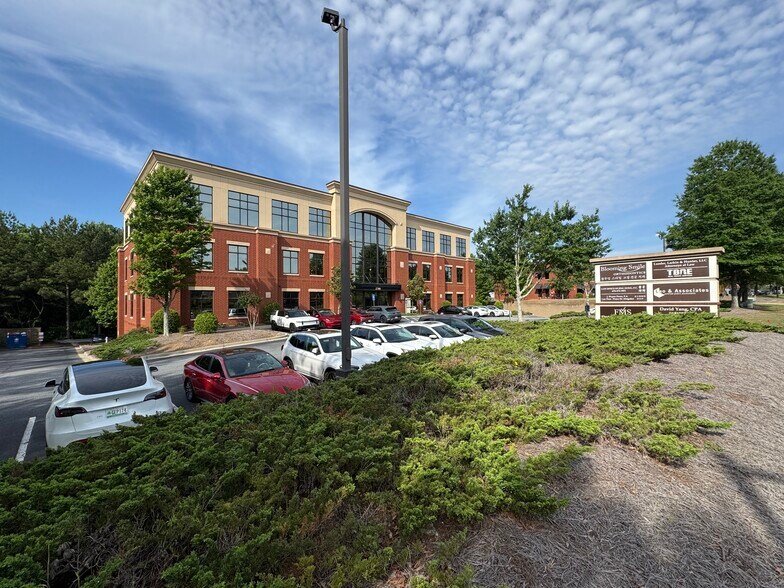 2700 N Berkeley Lake Rd, Duluth, GA à vendre - Photo de l’immeuble – Image 2 sur 16