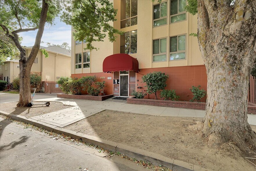 2320 P St, Sacramento, CA à vendre - Photo de l’immeuble – Image 3 sur 28