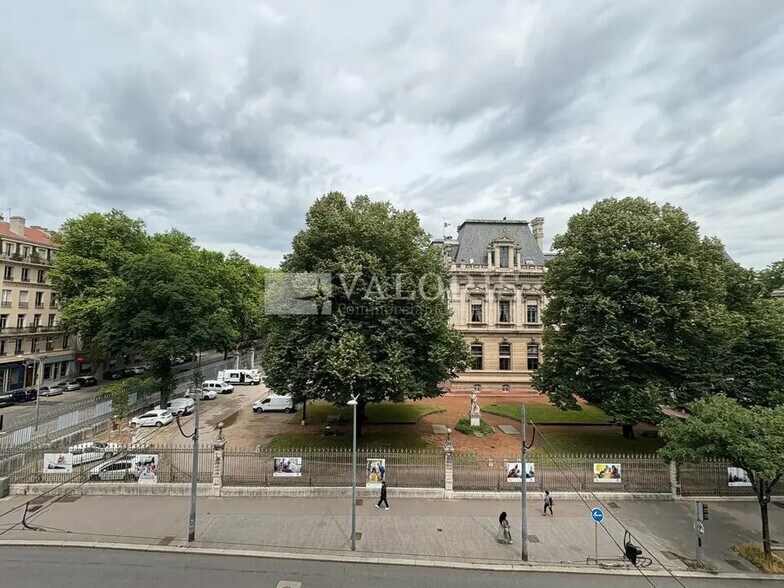 Bureau dans Lyon à vendre - Photo de l’immeuble – Image 1 sur 2