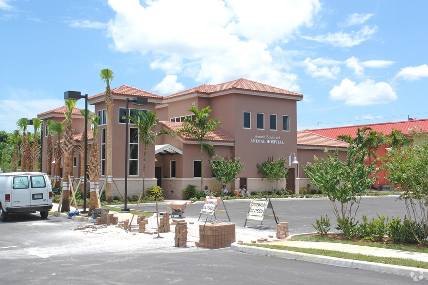 4444 Summit Blvd, West Palm Beach, FL à vendre - Photo de l’immeuble – Image 2 sur 2