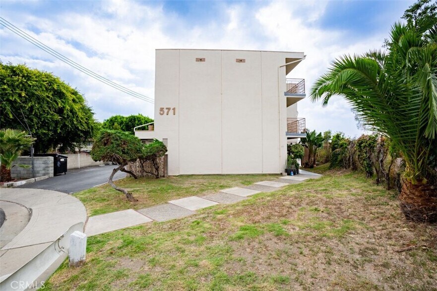 571 Fairview Ave, Los Angeles, CA à vendre - Photo de l’immeuble – Image 2 sur 13