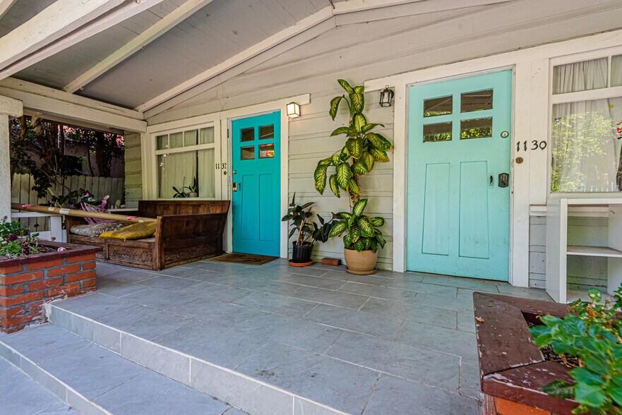 1130 N Beachwood Dr, Los Angeles, CA à vendre - Photo de l’immeuble – Image 2 sur 16
