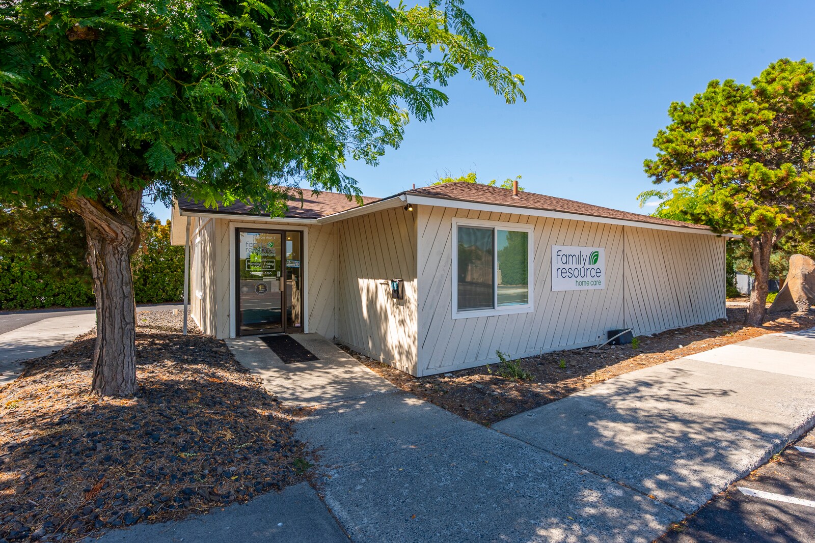 830 Sharon Ave E, Moses Lake, WA à vendre Photo principale– Image 1 sur 60