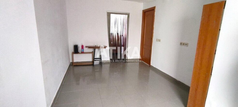 Local commercial dans València à louer - Photo de l’immeuble – Image 1 sur 4