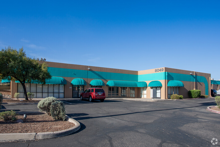 8049 E Lakeside Pky, Tucson, AZ à louer - Photo principale – Image 1 sur 4