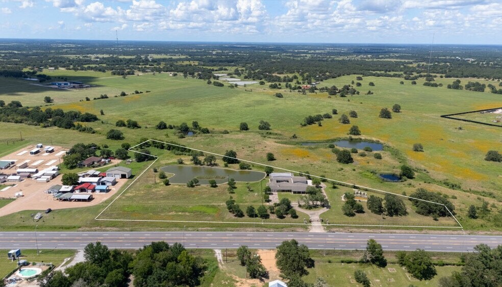 3345 E Austin St, Giddings, TX à vendre - Photo principale – Image 1 sur 65