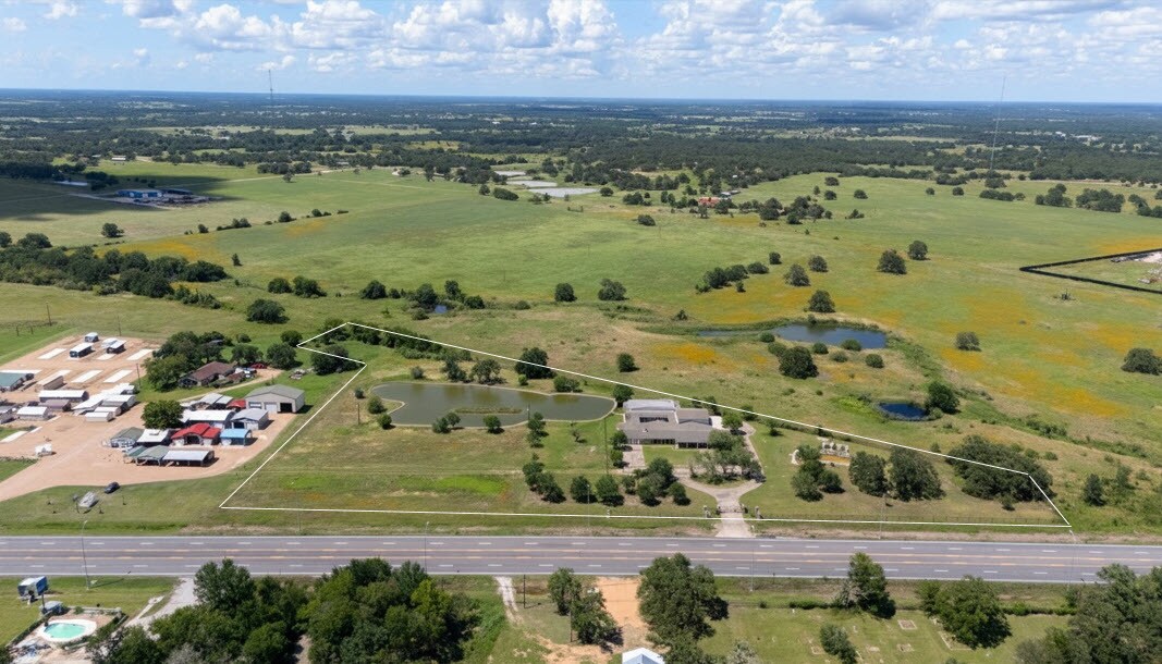 3345 E Austin St, Giddings, TX à vendre Photo principale– Image 1 sur 66