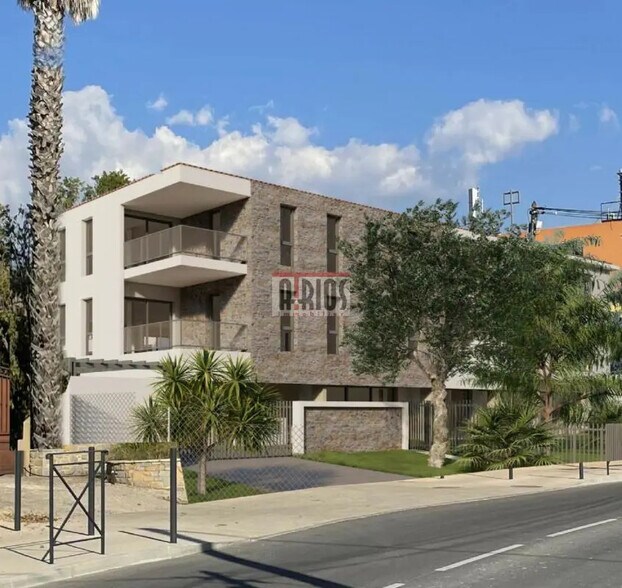 Local d’activités dans Sanary-sur-Mer à louer - Photo de l’immeuble – Image 1 sur 4