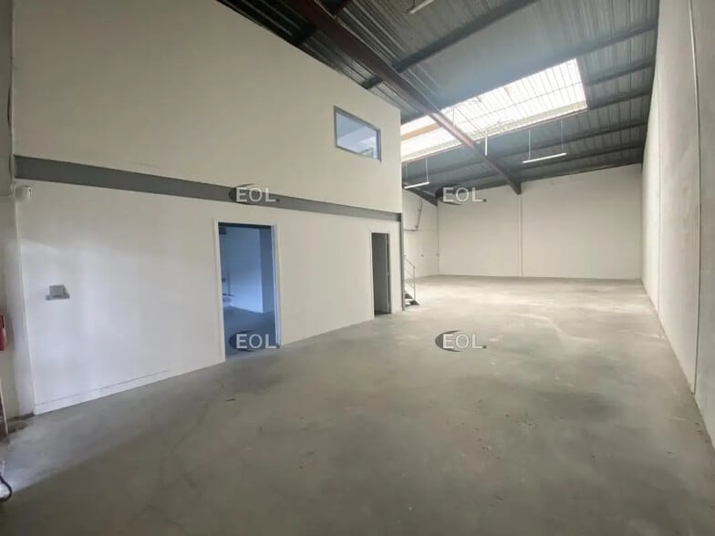 Industriel/Logistique dans Lisses à louer - Photo de l’immeuble – Image 3 sur 4
