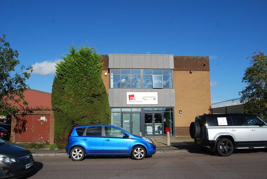 Swindon Village, Swindon Village à louer - Photo de l’immeuble – Image 3 sur 4