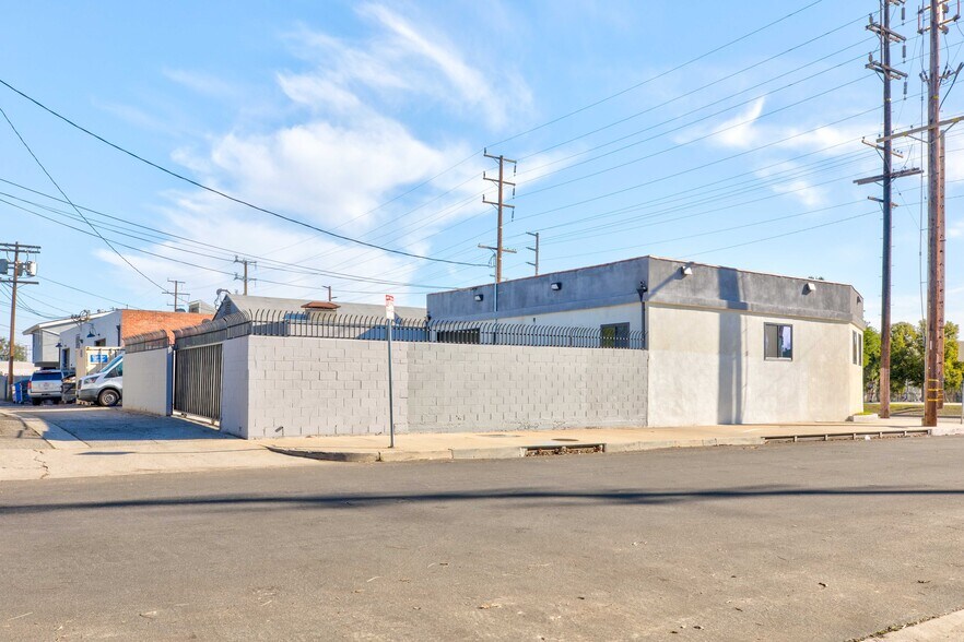 10721 Chandler Blvd, North Hollywood, CA à louer - Photo de l’immeuble – Image 2 sur 15