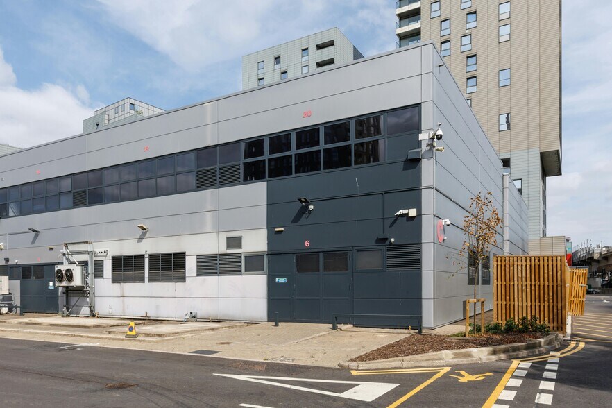 10 Prestons Rd, Londres à louer - Photo de l’immeuble – Image 3 sur 6