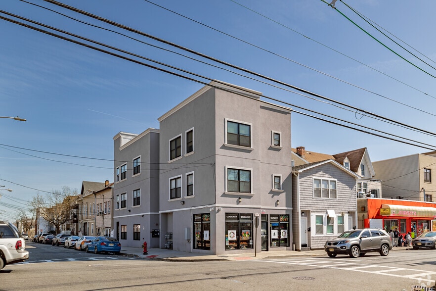 215 Rosa Parks Blvd, Paterson, NJ à vendre - Photo principale – Image 1 sur 5