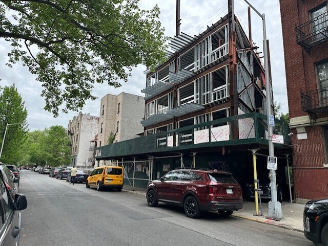 677 E 21st St, Brooklyn, NY à vendre - Photo de l’immeuble – Image 2 sur 2