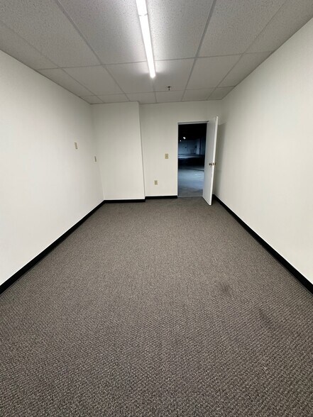 1230-1236 Industrial Ave, Gastonia, NC à louer - Photo de l’immeuble – Image 3 sur 10