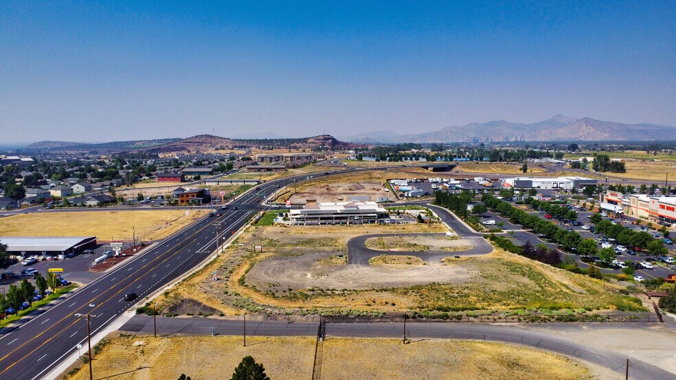 NW 4th St, Redmond, OR à vendre - Photo de l’immeuble – Image 3 sur 12