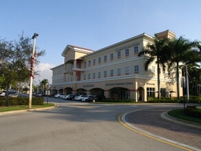 15800-15880 Pines Blvd, Pembroke Pines, FL à louer Photo intérieure– Image 2 sur 8