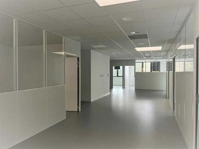 Bureau dans Besançon à louer - Photo de l’immeuble – Image 1 sur 4