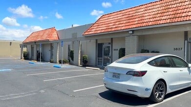 3615-3633 W Warner Ave, Santa Ana, CA à louer - Vidéo sur l’annonce professionnelle