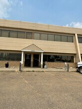 15330 123 Av NW, Edmonton, AB à louer Photo de l’immeuble– Image 1 sur 6