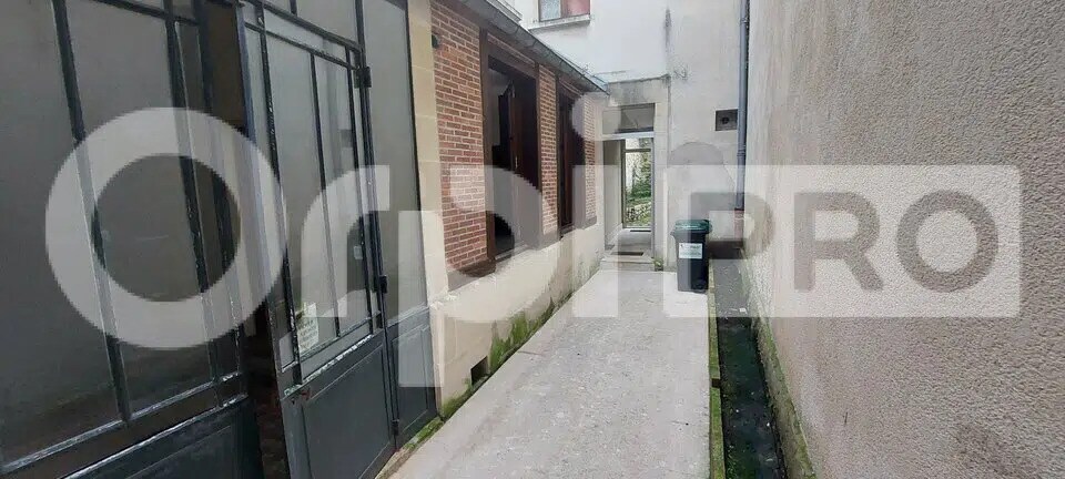 Local d'activités dans Clermont à vendre - Photo de l’immeuble – Image 3 sur 9