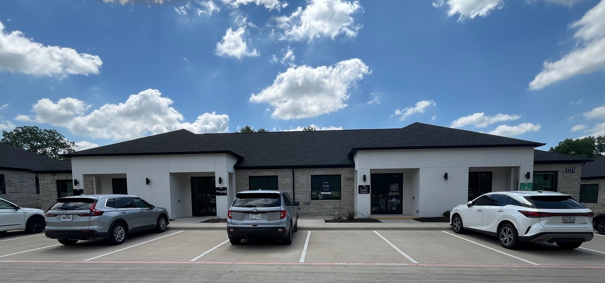 3721 S Stonebridge Dr, McKinney, TX à louer Photo de l’immeuble– Image 1 sur 10