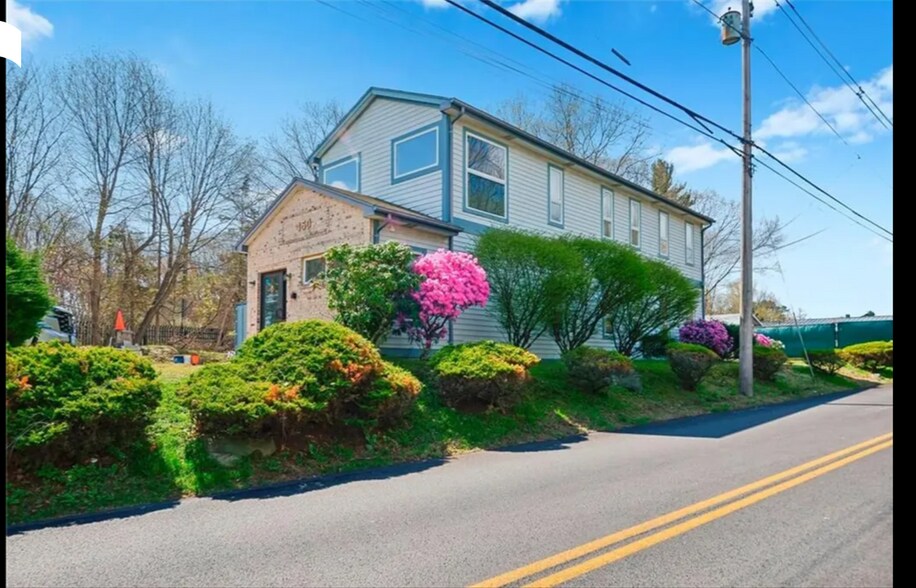 450 Old Baptist Rd, North Kingstown, RI à vendre - Photo de l’immeuble – Image 3 sur 11